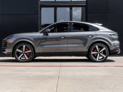 Certified 2025 Porsche Cayenne S AWD/4WD image 2