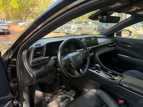 Used 2025 Toyota Crown XLE image 30