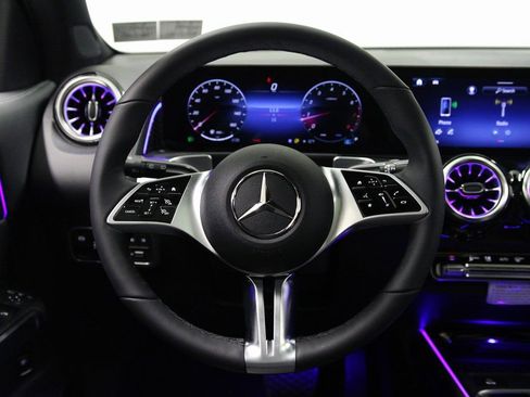 New 2026 Mercedes-Benz GLB 250 4MATIC image 9