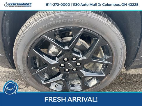 Used 2025 Chevrolet Traverse RS image 11