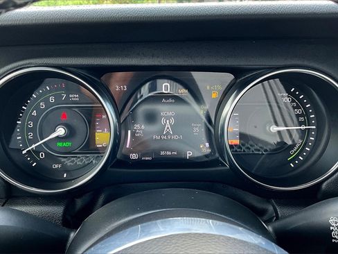 Used 2022 Jeep Wrangler Unlimited Sahara w/ Cold Weather Group image 20