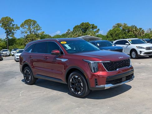 Certified 2025 Kia Sorento S AWD/4WD image 2