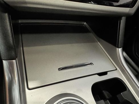 Used 2022 Ford Explorer XLT w/ Equipment Group 202A image 25