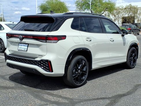 New 2026 Volkswagen Tiguan SE R-Line AWD/4WD image 4