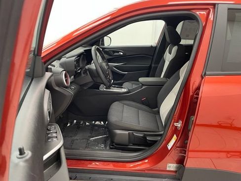 Used 2024 Chevrolet Trax RS w/ Sunroof Package FWD image 7