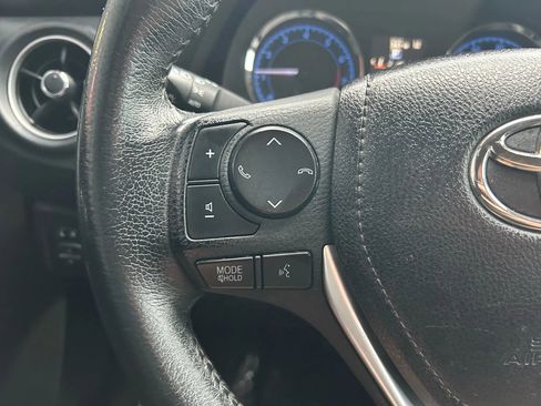 Used 2019 Toyota Corolla XSE image 6