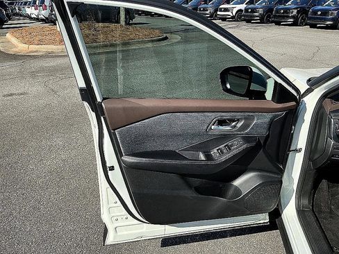 Certified 2023 Nissan Rogue SV image 11