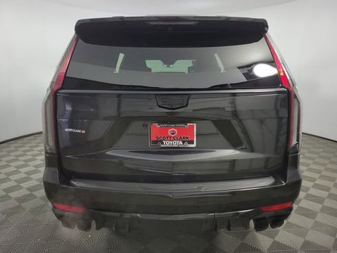 Used 2024 Cadillac Escalade ESV V image 12