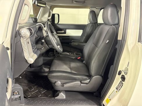 Used 2014 Toyota FJ Cruiser 4WD w/ Upgrade Package image 27
