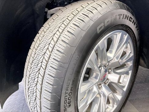 Used 2025 GMC Yukon Denali image 32