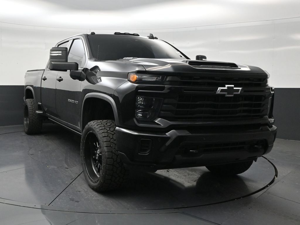 Used 2025 Chevrolet Silverado 2500 Custom w/ Custom Value Package AWD/4WD image 7