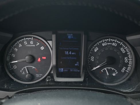 Used 2019 Toyota Tacoma TRD Off-Road w/ Technology Package AWD/4WD image 13