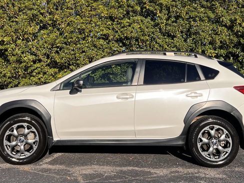 Used 2022 Subaru Crosstrek 2.5i Sport w/ Moonroof Package image 4