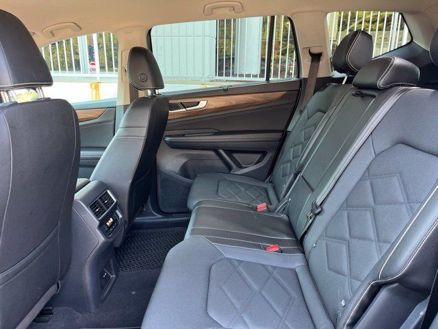 Used 2025 Volkswagen Atlas SE FWD image 12