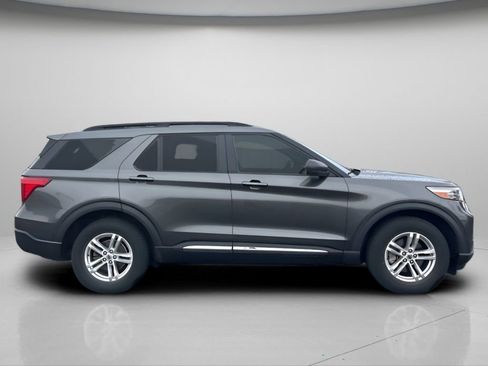 Used 2020 Ford Explorer XLT w/ Equipment Group 202A AWD/4WD image 3