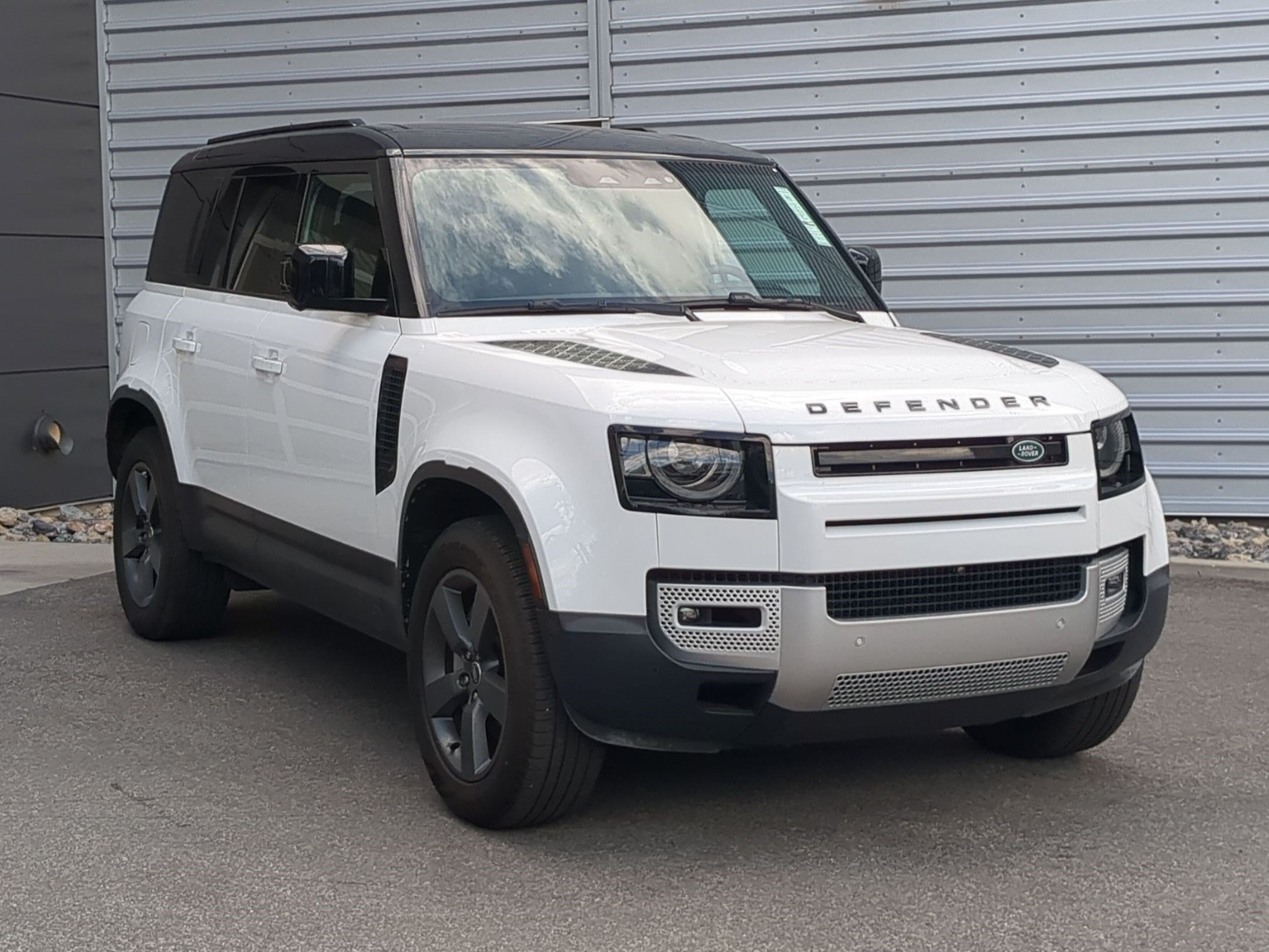 Used 2025 Land Rover Defender 110 S AWD/4WD image 3