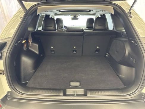 Used 2022 Jeep Cherokee Latitude Lux w/ Sun & Sound Group AWD/4WD image 24