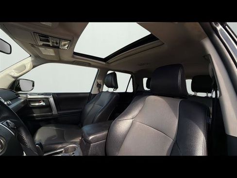 Used 2016 Toyota 4Runner SR5 Premium image 10