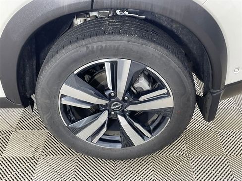 Used 2023 Nissan Rogue SL w/ SL Premium Package image 19