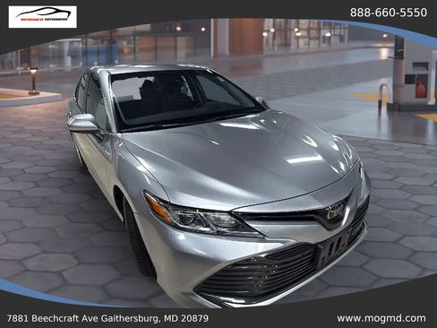 Used 2018 Toyota Camry LE FWD image 1