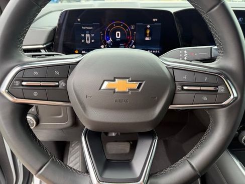 Used 2025 Chevrolet Suburban LS RWD image 14