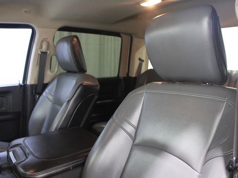 Used 2020 RAM 2500 Tradesman w/ Chrome Appearance Group AWD/4WD image 4
