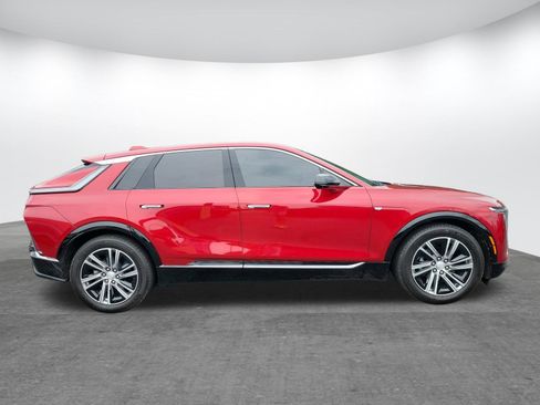 Used 2024 Cadillac Lyriq Luxury RWD image 2