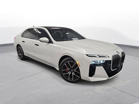 Used 2024 BMW 760i xDrive image 4