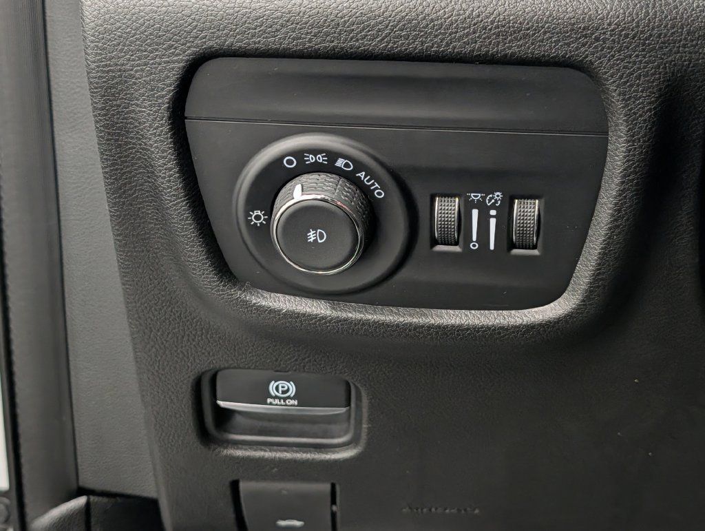 Used 2021 Jeep Grand Cherokee L Limited AWD/4WD image 24