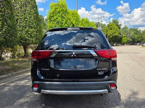 Used 2017 Mitsubishi Outlander ES AWD/4WD image 4