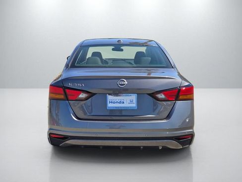 Used 2025 Nissan Altima 2.5 SV FWD image 5