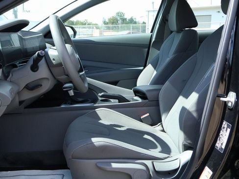 Used 2024 Hyundai Elantra SEL image 7