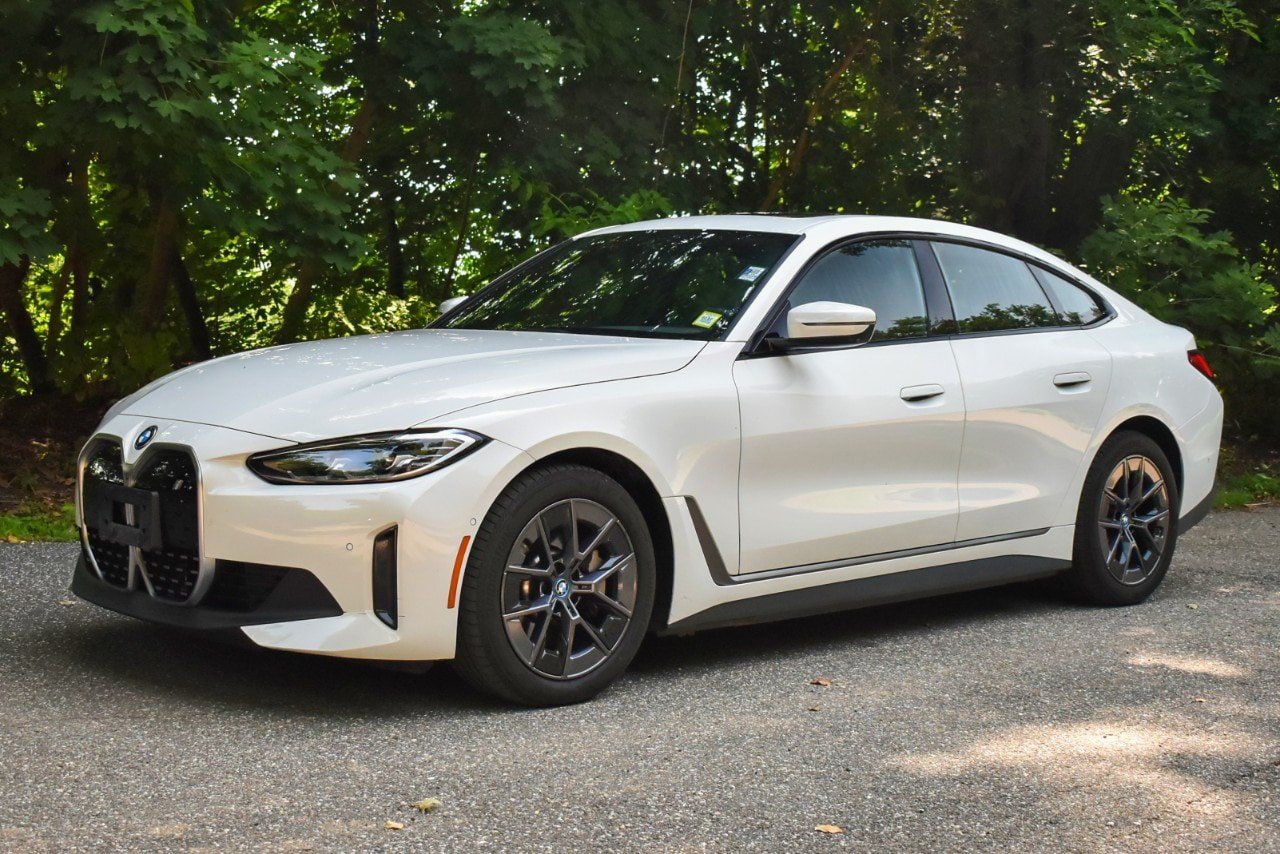 Used 2023 BMW i4 eDrive35 w/ Premium Package RWD image 2