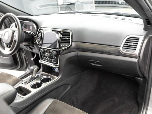 Used 2020 Jeep Grand Cherokee Altitude image 34