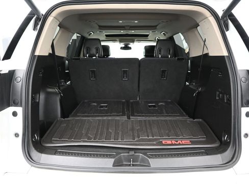 Used 2017 GMC Acadia Denali w/ Technology Package FWD image 8