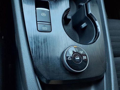 Certified 2025 Nissan Rogue SV image 22