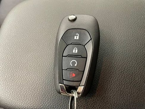 Used 2024 Chevrolet Trax RS w/ Sunroof Package FWD image 21
