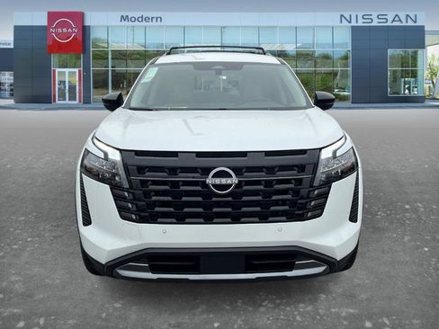 New 2026 Nissan Pathfinder SL image 2