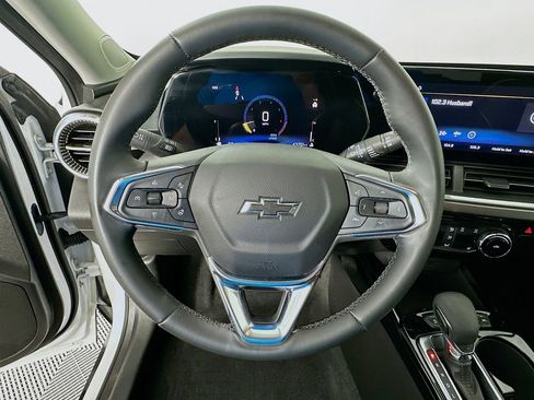 Used 2024 Chevrolet Trax ACTIV w/ Sunroof Package FWD image 11