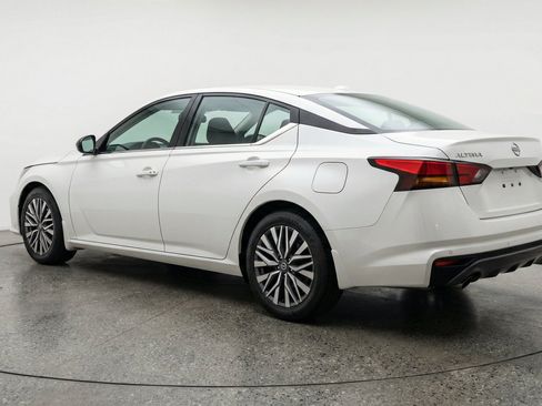 Used 2025 Nissan Altima 2.5 SV FWD image 6