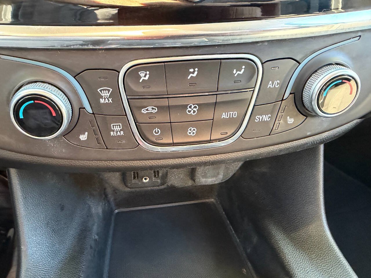 Used 2018 Chevrolet Traverse LT AWD/4WD image 25