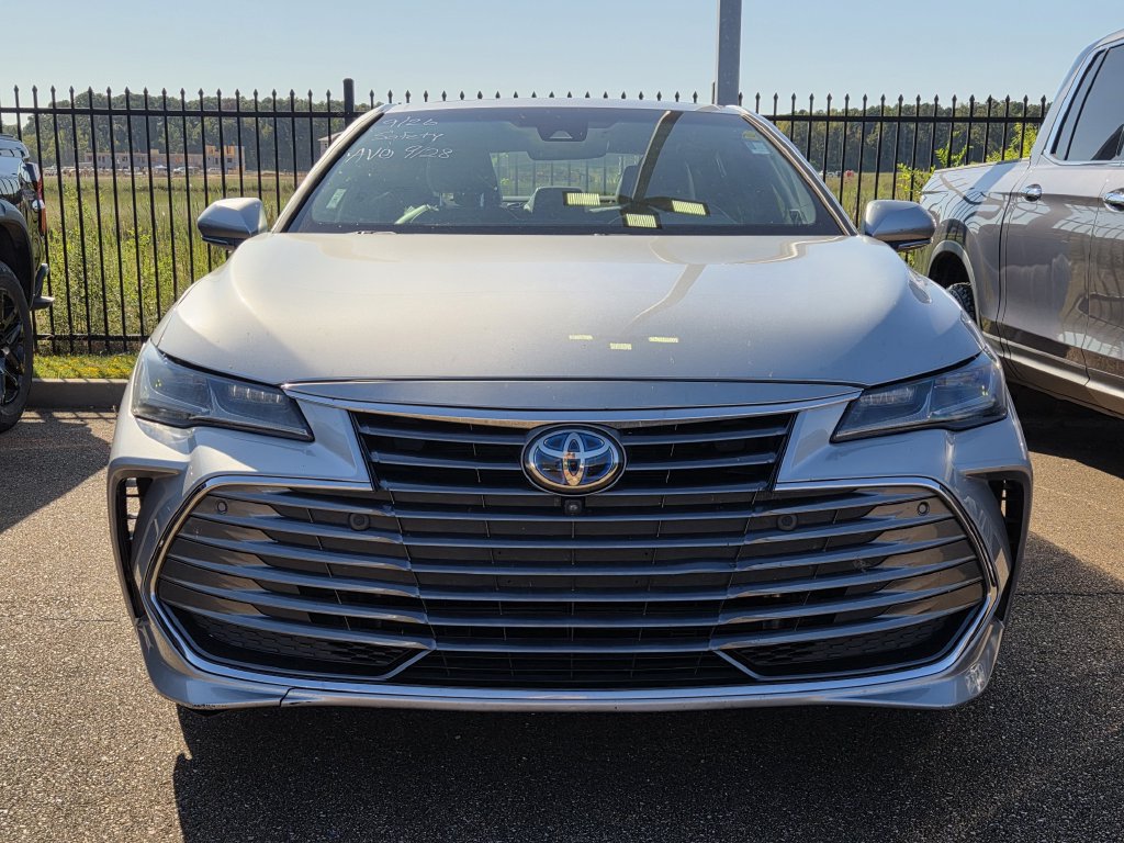 Used 2019 Toyota Avalon Limited w/ Advanced Safety Package FWD image 2