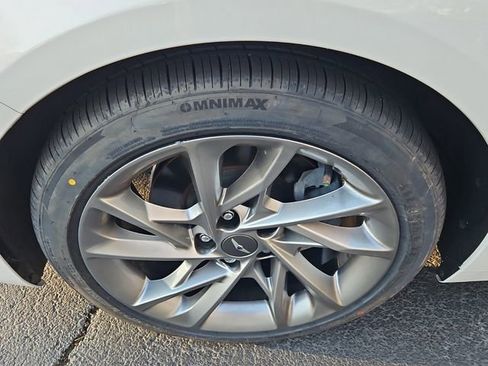 Used 2022 Genesis G70 2.0T image 10