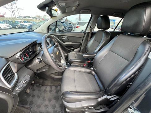 Used 2022 Chevrolet Trax LT w/ LT Convenience Package image 19