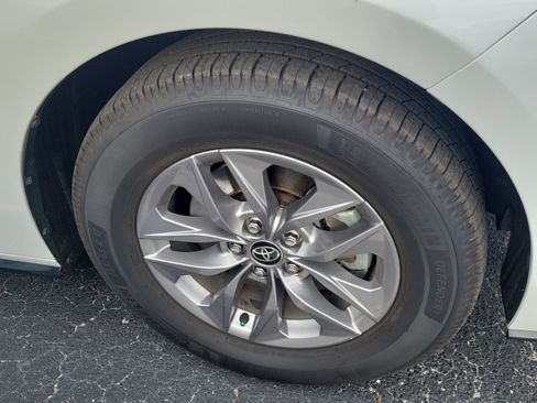 Certified 2023 Toyota Sienna XLE image 8