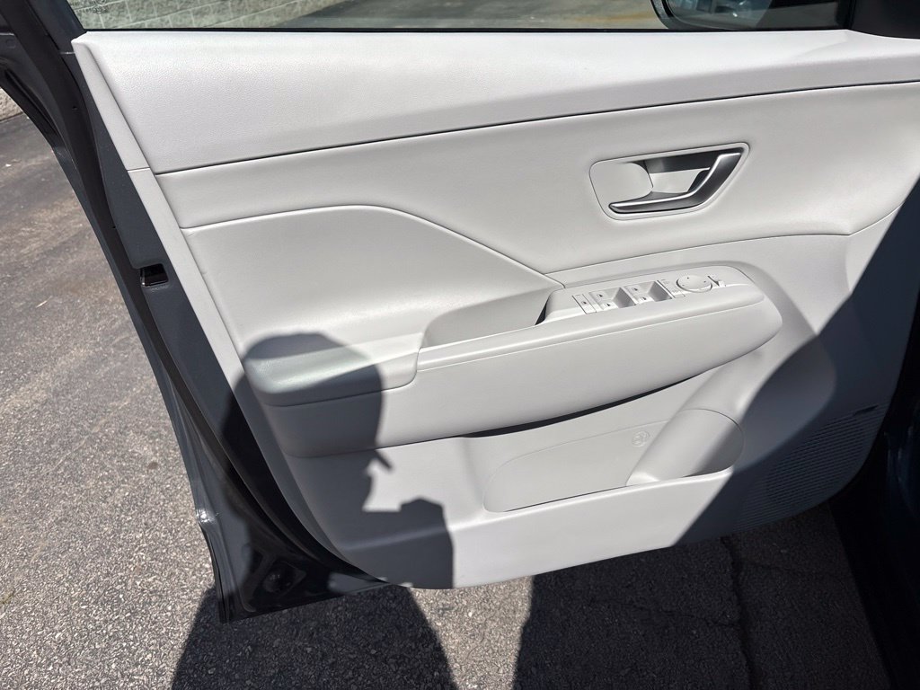 Used 2024 Hyundai Kona Limited AWD/4WD image 18