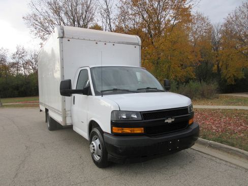 Used 2018 Chevrolet Express 3500 w/ Driver Convenience Package image 20