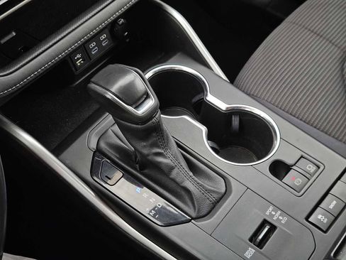 Used 2022 Toyota Highlander LE image 20