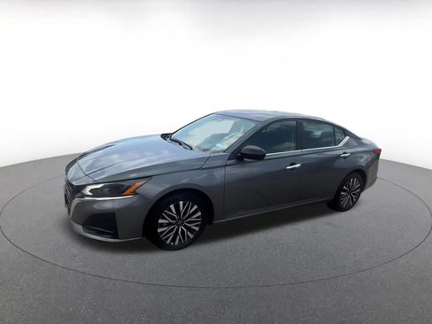 Used 2025 Nissan Altima 2.5 SV image 8