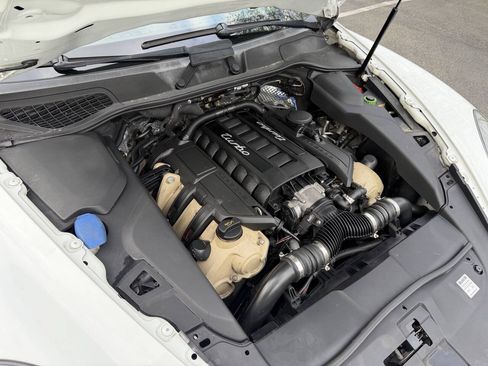 Used 2013 Porsche Cayenne Turbo AWD/4WD image 34